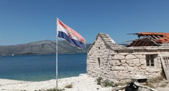 Vrnik – azurblaues Meer und Zikaden